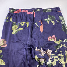 Load image into Gallery viewer, Johnny Was soft floral cargo pants M
