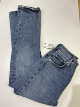 Load image into Gallery viewer, AGolde botton fly jeans 23
