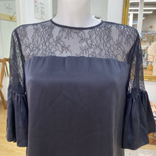 Load image into Gallery viewer, Cami NYC silk top M
