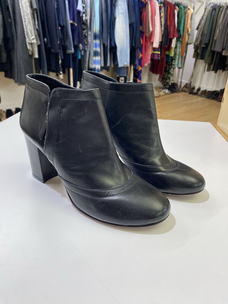 Vince Camuto leather booties 10