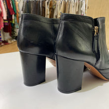 Load image into Gallery viewer, Vince Camuto leather booties 10
