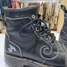 Load image into Gallery viewer, John Fluevog boots 9.5
