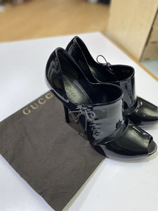 Gucci patent heels 40
