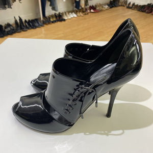 Gucci patent heels 40