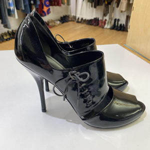 Gucci patent heels 40