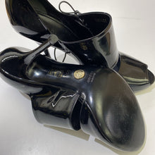 Load image into Gallery viewer, Gucci patent heels 40
