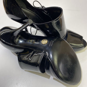 Gucci patent heels 40