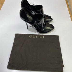 Gucci patent heels 40