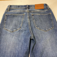 Load image into Gallery viewer, Lucky Brand Stevie High Rise Flare jeans 6

