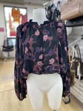 Load image into Gallery viewer, Dynamite Leni top NWT L
