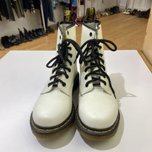 Load image into Gallery viewer, Dr. Martens boots 7/38
