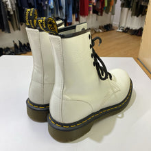 Load image into Gallery viewer, Dr. Martens boots 7/38
