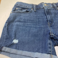 Load image into Gallery viewer, Levis Mid Length denim shorts 31
