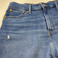 Load image into Gallery viewer, Levis High Rise denim shorts 31
