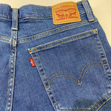 Load image into Gallery viewer, Levis High Rise denim shorts 31
