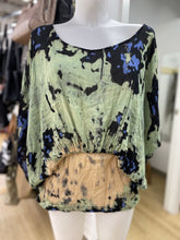 Load image into Gallery viewer, Sam &amp; Lavi tie dye top M
