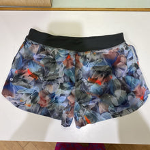 Load image into Gallery viewer, Lululemon lined shorts 14

