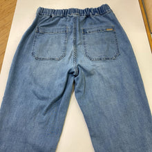 Load image into Gallery viewer, White House Black Market Extra High Rise Relaxed Ankle jeans 6
