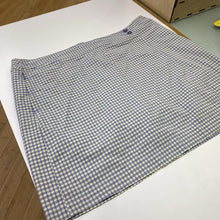 Load image into Gallery viewer, Dockers golf skirt 16
