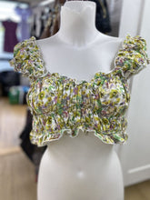 Load image into Gallery viewer, Isalis floral crop top L
