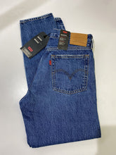 Load image into Gallery viewer, Levis wedgie fit jeans 28
