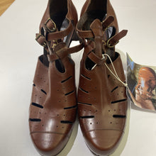 Load image into Gallery viewer, Peter Fox bvintage sandals 9.5 (circa 1980)
