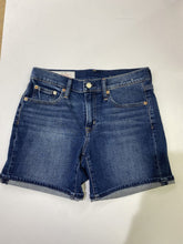 Load image into Gallery viewer, Gap 5&quot; Girlfriend denim shorts 2/26

