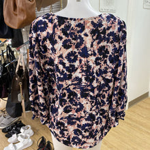 Load image into Gallery viewer, Adrienne Vitadini floral top L
