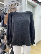 Load image into Gallery viewer, Club Monaco puff sleeve top XS
