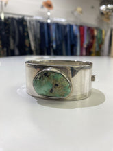 Load image into Gallery viewer, .925 cuff w turquoise/white stones
