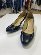 Load image into Gallery viewer, Michael Kors patent pumps 38.5
