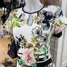 Load image into Gallery viewer, Melanie Lyne floral scuba dress 4
