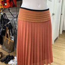 Load image into Gallery viewer, Max &amp; Co pleated silk skirt 4
