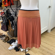 Load image into Gallery viewer, Max &amp; Co pleated silk skirt 4
