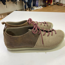Load image into Gallery viewer, Keen suede/leather sneakers 8
