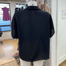 Load image into Gallery viewer, Frank &amp; Oak cropped shirt XL
