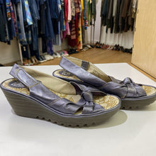 Load image into Gallery viewer, Fly London sandals 39
