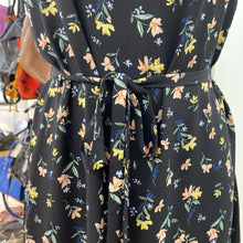 Load image into Gallery viewer, RW&amp;CO floral dress S
