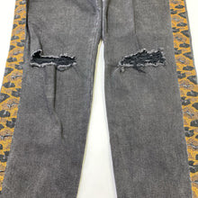 Load image into Gallery viewer, Driftwood Gizelle camo print detail jeans 29
