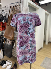 Load image into Gallery viewer, Babaton floral dress 4
