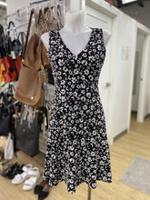Load image into Gallery viewer, Karl Lagerfeld flared hem floral dress 4

