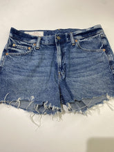 Load image into Gallery viewer, Gap Low Stride denim shorts 8/29
