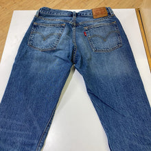 Load image into Gallery viewer, Levis 501 Jeans 27
