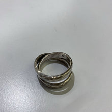 Load image into Gallery viewer, Sterling silver crossover ring
