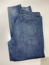 Load image into Gallery viewer, White House Black Market Skimmer fringe hem jeans 14
