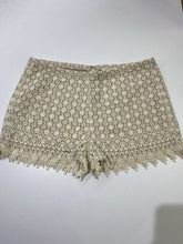 Load image into Gallery viewer, Gant Lazy crochet overlay shorts 34
