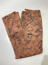 Load image into Gallery viewer, Anthropologie printed pants 27
