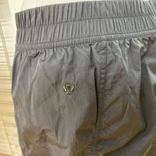 Load image into Gallery viewer, Lululemon sporty skirt M
