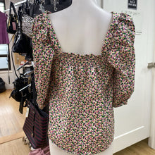 Load image into Gallery viewer, H&amp;M puff sleeves floral top S
