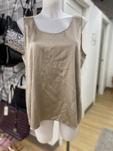 Load image into Gallery viewer, Eileen Fisher Silk blend top L
